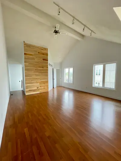 Bright, spacious office space for rent in Kingston’s high-traffic Gardiners Road corridor—just 5 min...