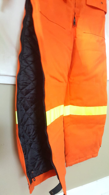 NEW unused - Hi Viz insulated work Coverall size 40 in Other in Mississauga / Peel Region - Image 4