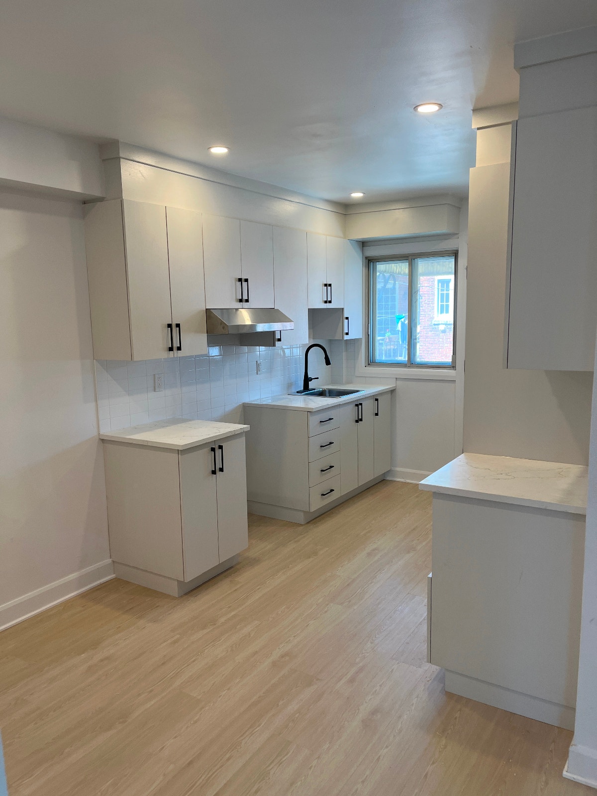 NDG Upper Duplex Apartment 5 1/2 (3Bedroom) — photo 2