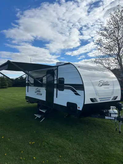 2025 Forest River Shasta 18FQ compact, trailers like new in awesome shape, not much use since new, n...