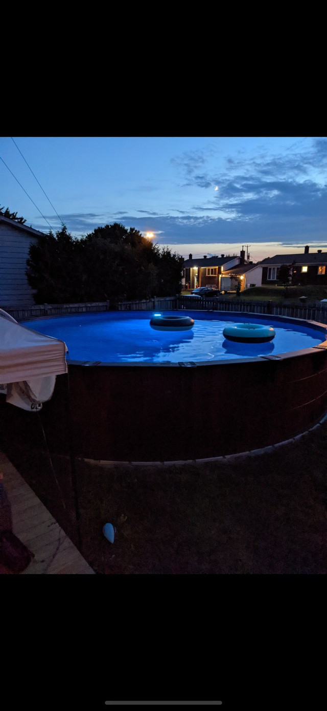 Pool and Deck for Sale dans Terrasses et clôtures  à Laval/Rive Nord - Image 2