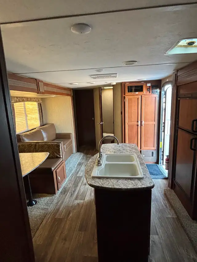 2017 passport 3320bh grand touring camper in Travel Trailers & Campers in Regina - Image 6