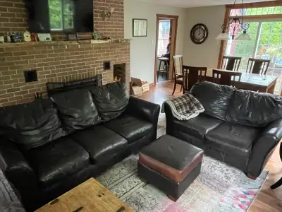 Set divan & causeuse en cuir, View more