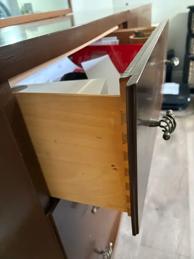 Dresser - great condition in Dressers & Wardrobes in Oshawa / Durham Region - Image 5