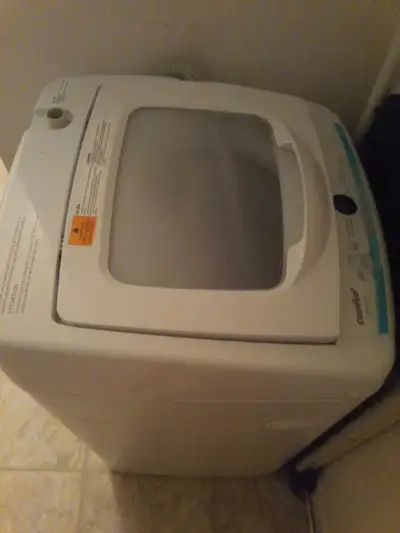 Je vends ma mini laveuse COMFEE, idéale pour les petits espaces comme les appartements ou les VR. Bi...