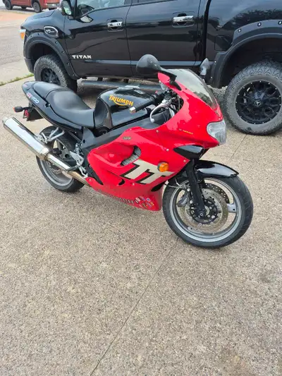 Selling my 2000 Triumph tt600, fuel injected, works great. Just installed a new clutch cable, has a...