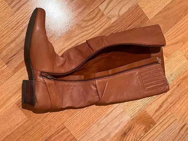 Women’s tall leather boots. Size 8,5-9. in Women's - Shoes in Oakville / Halton Region - Image 3
