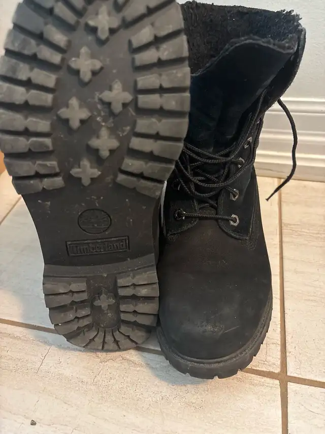 Women’s Timberland Boots in Women's - Shoes in Oakville / Halton Region - Image 3
