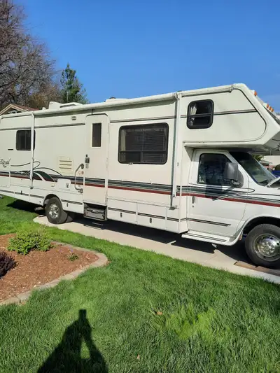 FOR SALE- 1999 Ford Royal Classic RV This well cared for RV is a rare find at this price and conditi...