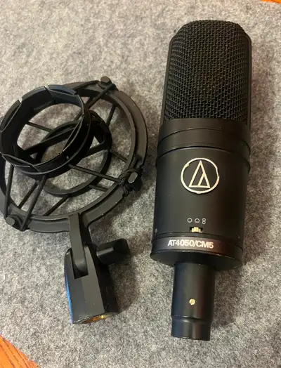 Large Diaphragm condenser mic with dual diaphragm capsule. Omni, Cardioid, and Figure-8 pattern swit...