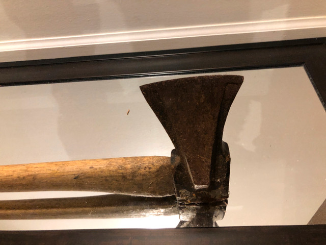 36" Vintage Forester Splitting axe with solid handle. in Hand Tools in Vancouver - Image 4
