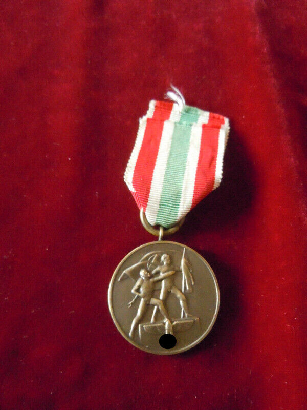 REPRODUCTION Médaille Memel Militaria, Military Militaire dans Art et objets de collection  à Laval/Rive Nord