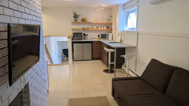 Short or long-term fully furnished 1-BR unit - centrally located in Short Term Rentals in City of Halifax - Image 5