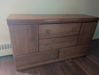 Bedroom Dresser $20, View more