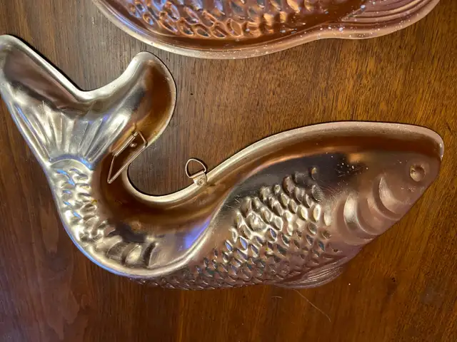 Vintage copper-coloured fish-shaped moulds in Kitchen & Dining Wares in City of Toronto - Image 7