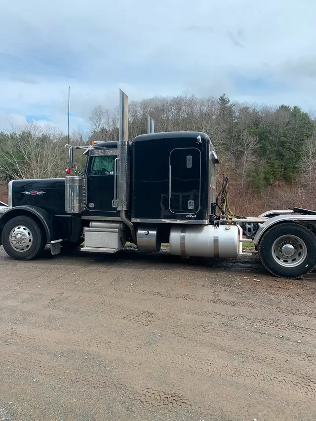 2020 Pete for sale in Heavy Trucks in Bridgewater - Image 7