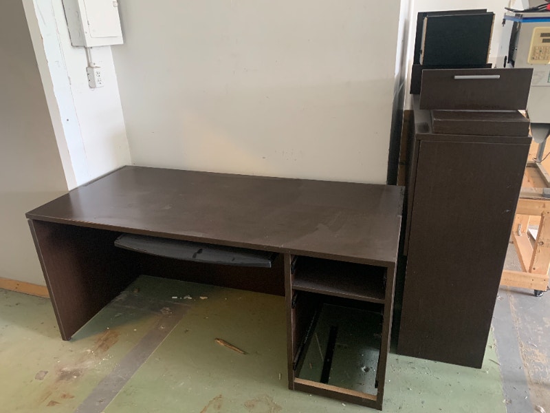 Bureau d'ordinateur avec chaises Bureaux Ville de Montréal Kijiji