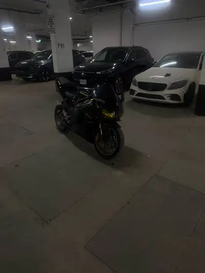 Kawasaki ninja zx6r (636cc) - no issues what so ever - runs perfectly - never dropped - no mechanica...