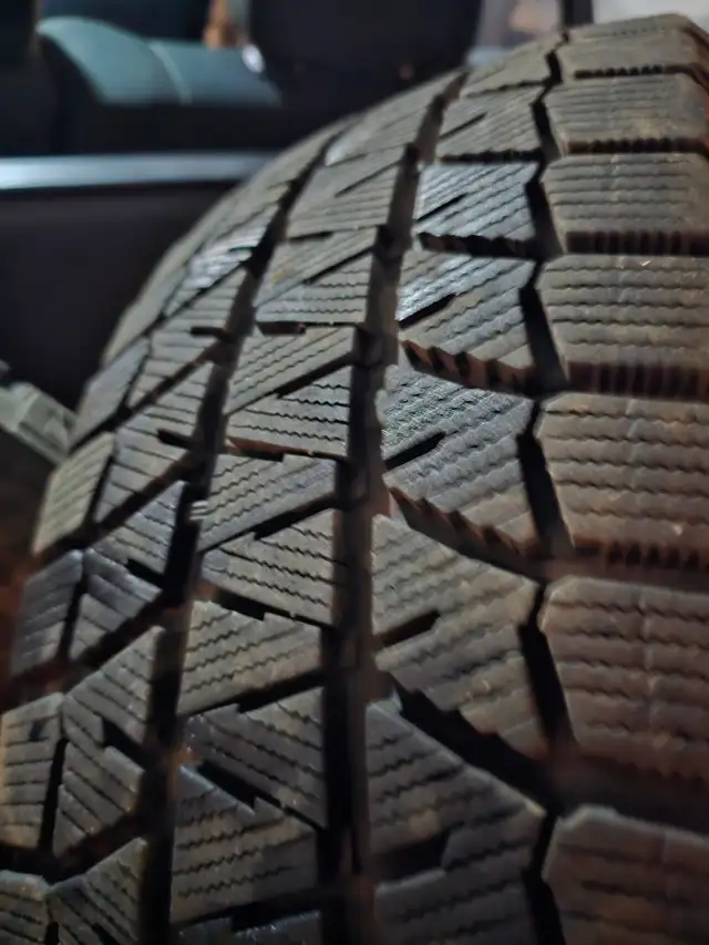 225 60 17 tires pair of Blizzaks in Tires & Rims in City of Toronto - Image 2