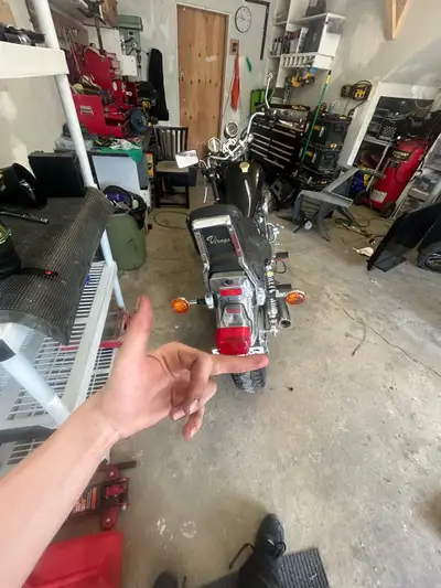 1 owner , stored in heated garage away from elements since 2010 hasnt moved sinced . bike is in mint...