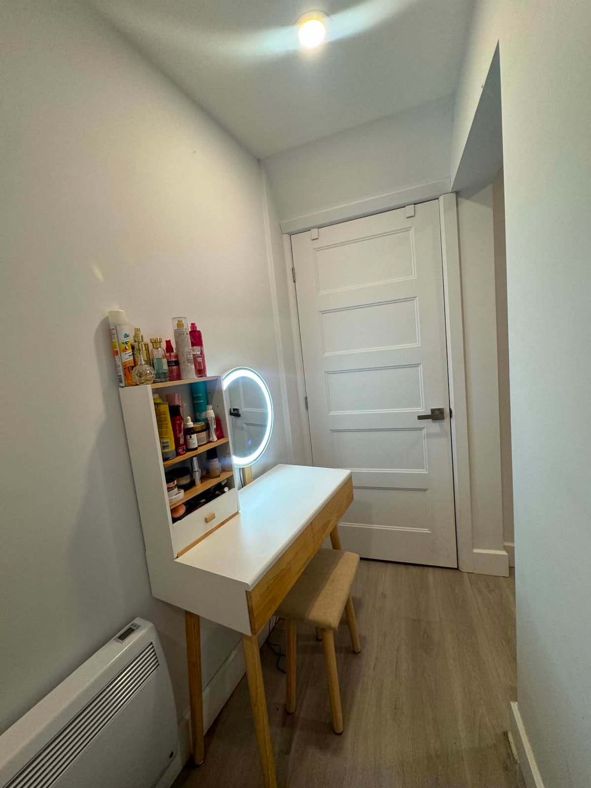 Bright basement apartment — photo 3