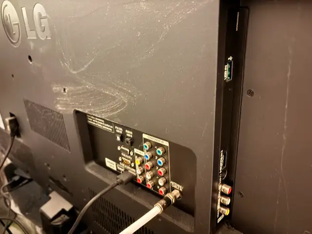 LG 48 inch TV in TVs in Ottawa - Image 3