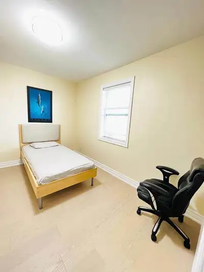 1 private and newly renovated bedroom in a house on main floor. Available from April 1st. Unit is su...