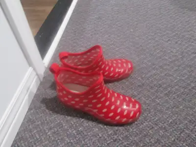 Petite Bottes Imperméable neuve 15$, View more