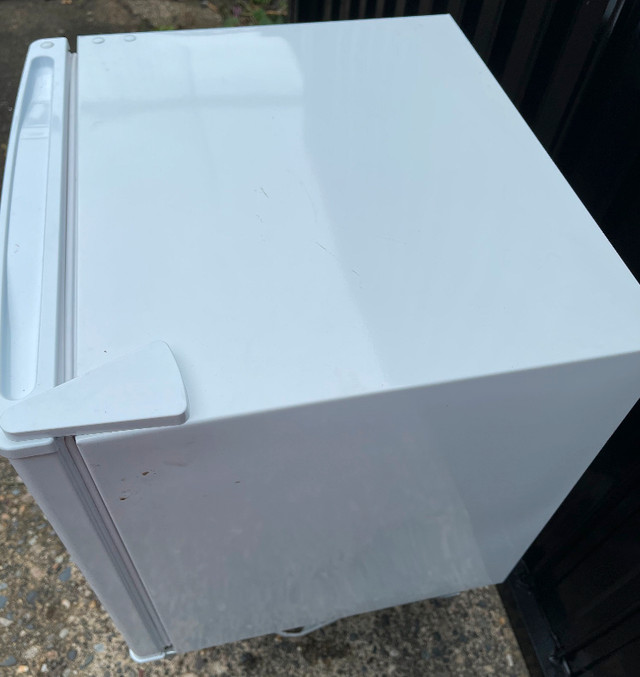 Danby 1.7 Litre Compact Refrigerator in Refrigerators in Burnaby/New Westminster - Image 4