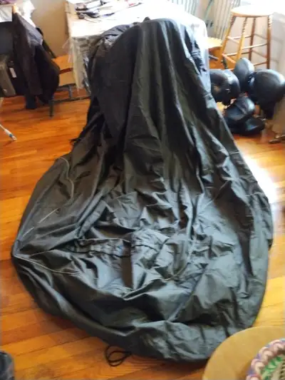 Trike indoor/outdoor, heavy duty cover,,in excellent condition Harley part# 83845-09 lousy pics ,but...
