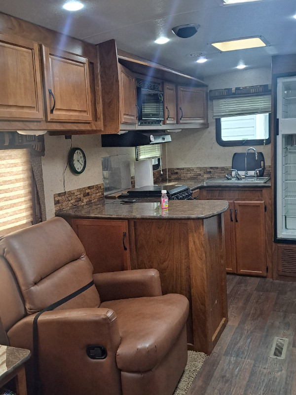 2014 31 ft Timber Ridge Trailer for Sale in Other in Red Deer - Image 4