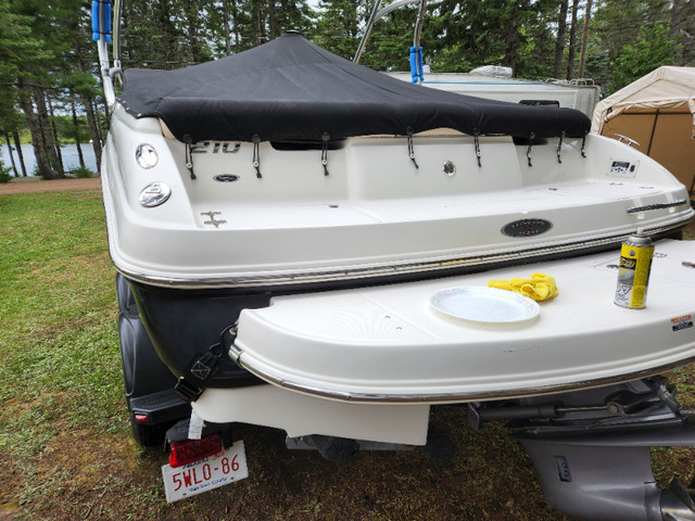 2007 210is chaparral mint. in Powerboats & Motorboats in Bathurst - Image 3