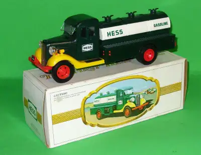 Modèle Hess...De ma collection...Le Premier Camion citerne "HESS" Chevrolet 1933 flambant neuf dans...