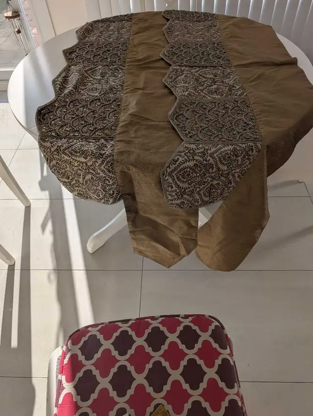 2 Long  Beaded Table Runners in Holiday, Event & Seasonal in Ottawa - Image 4