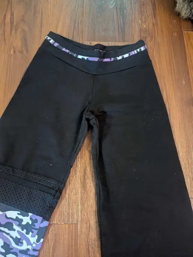 women's leggings in Women's - Bottoms in Markham / York Region - Image 6