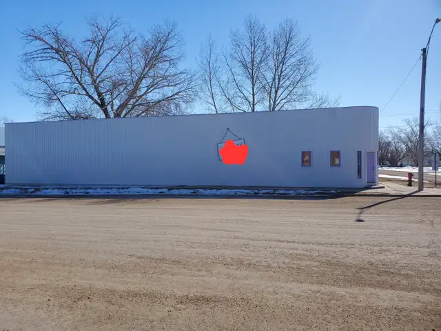Commercial building/ Main st Central Butte in Commercial & Office Space for Sale in Moose Jaw - Image 3