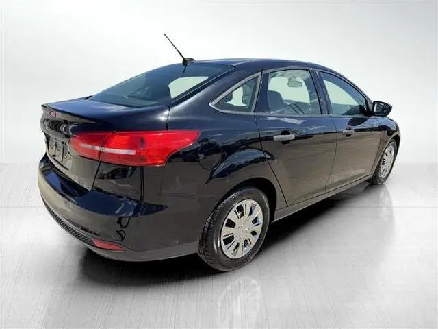 2017 Ford Focus S Sedan in Cars & Trucks in Prince George - Image 4