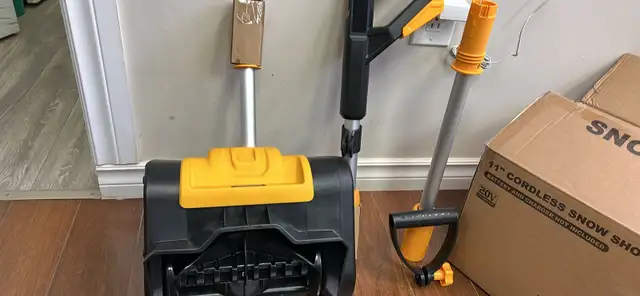 Cordless Snow Shovel in Snowblowers in City of Toronto - Image 4