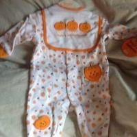 Baby Halloween sleeper and bib New with tags 0-3