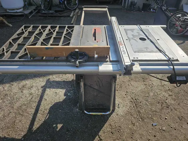 10 inch Craftsman Table Saw in Power Tools in Lloydminster - Image 2