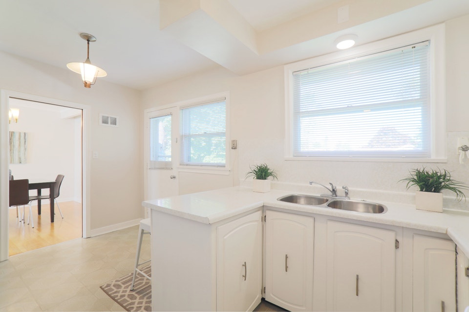 Raised Bungalow Main Floor for Rent 3