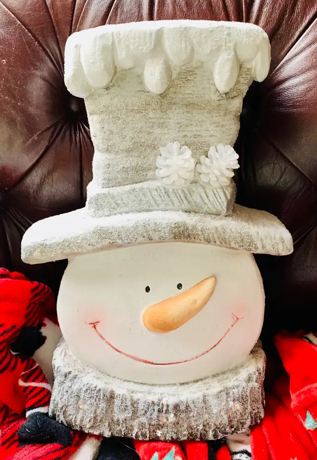 Christmas Snowman Light up Greeter Decoration in Holiday, Event & Seasonal in Calgary - Image 2