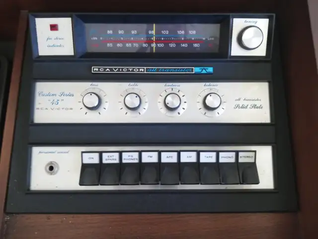 Stereo Console in Stereo Systems & Home Theatre in Mississauga / Peel Region - Image 7