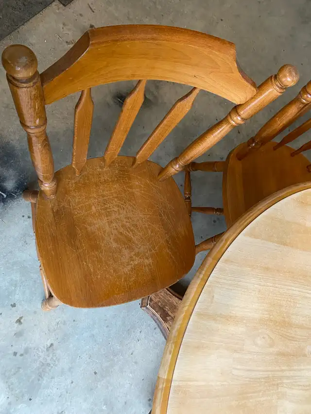 Solid Wood Dining Table + 4 Chairs — Refinish Project in Dining Tables & Sets in Kamloops - Image 4