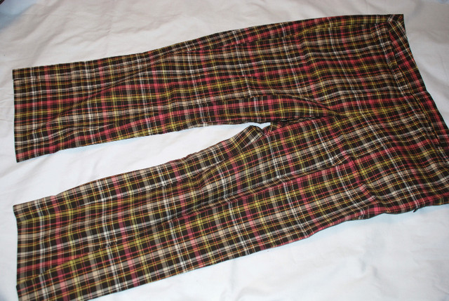 Woman Pants Capri 12 PLAID Brown-Pink-Green-White, LIZGOLF in Women's - Bottoms in Brantford