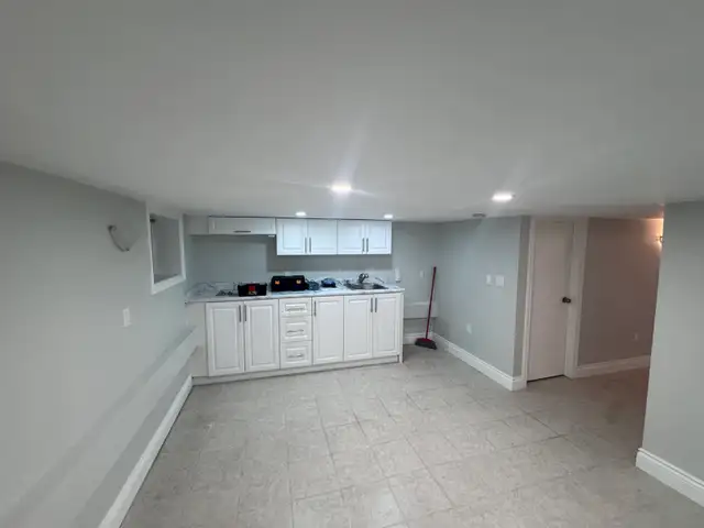 RENOVATED BASEMENT FOR RENT–PRIVATE ENTRANCE, UTILITIES INCLUDED in Room Rentals & Roommates in Oshawa / Durham Region - Image 5