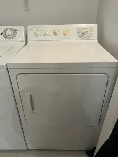 À vendre laveuse sécheuse frigidaire et four, View more