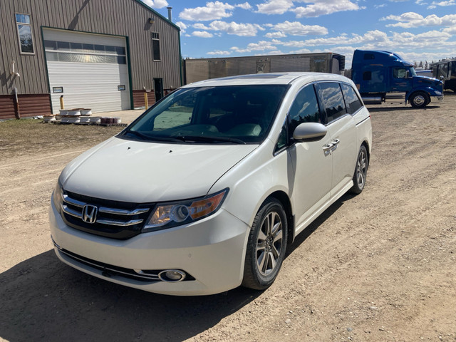 2016 Honda Odyssey Touring in Cars & Trucks in Calgary