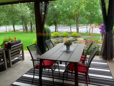 Vue exceptionnelle sur la rivière Chaudière. Location de novembre 2026 à avril 2027 (6 mois). Magnif...