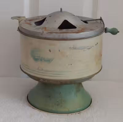 SUNNY SUZY TIN WRINGER WASHING MACHINE. MADE BY WOLVERINE SUPPLY & MFG. CO. PITTSBURGH, PA. USA. LAT...